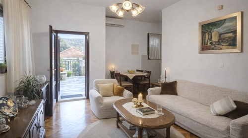 Stan cca 47 m2 na centralnoj poziciji! | U korištenju 2 terase površine 32 m2 | Izvrsna životna lokacija | Dubrovnik